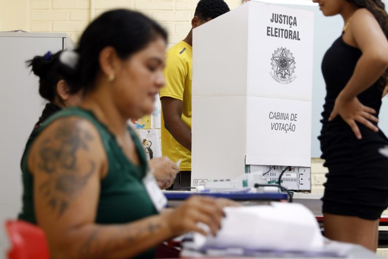 Propaganda eleitoral gratuita volta ao rádio e à TV para o segundo turno
