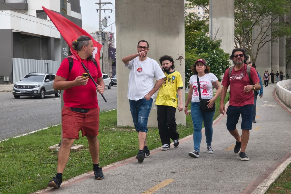 Queda de guindaste no monotrilho afeta apoiadores em ato pró-Lula