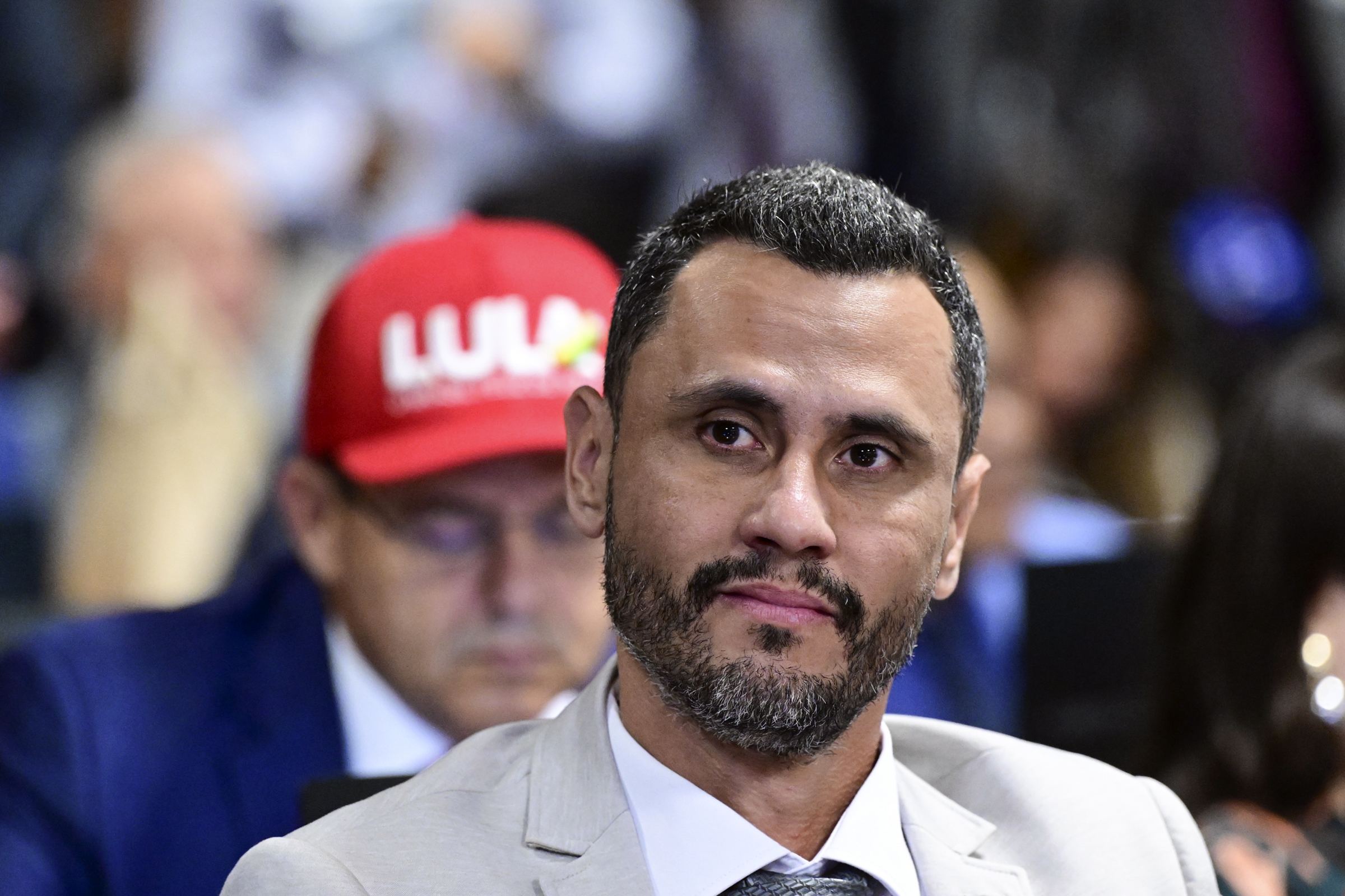 Cleitinho lidera pesquisa em Minas Gerais com 50% dos votos válidos