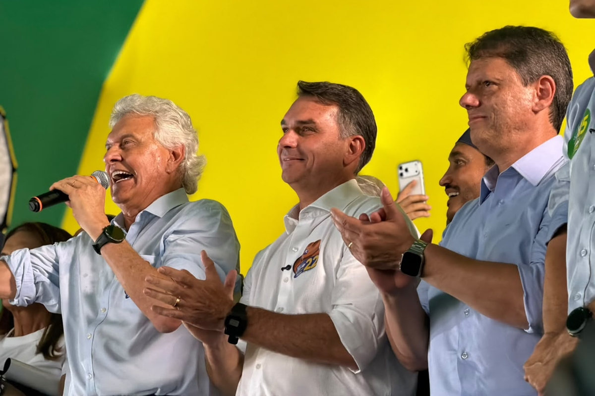 Ronaldo Caiado declara apoio a Flávio Bolsonaro no segundo turno