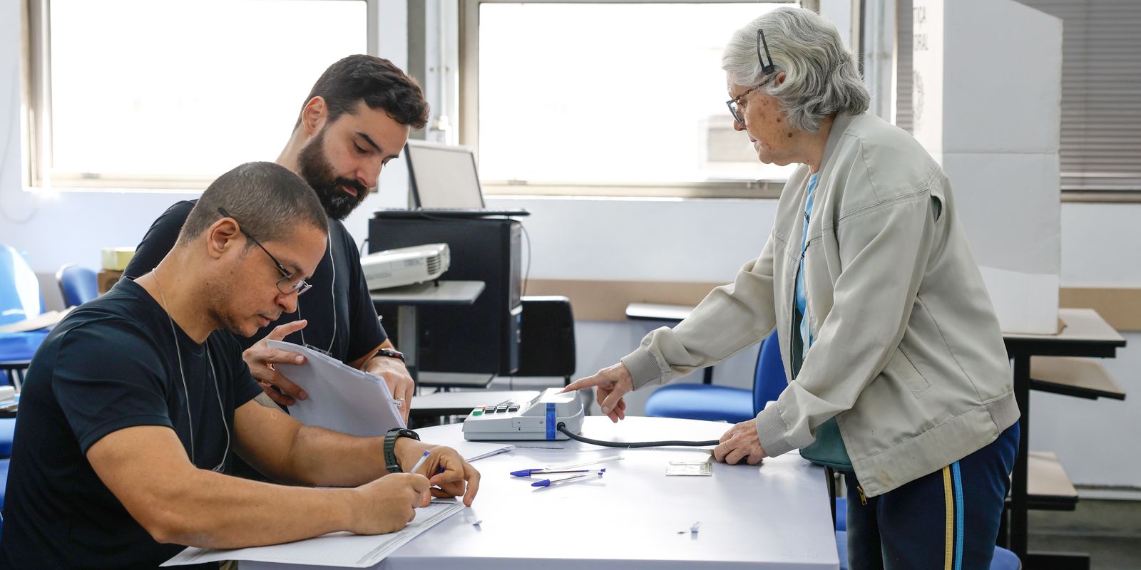 TRE-SP substitui 251 urnas eletrônicas durante o primeiro turno das eleições