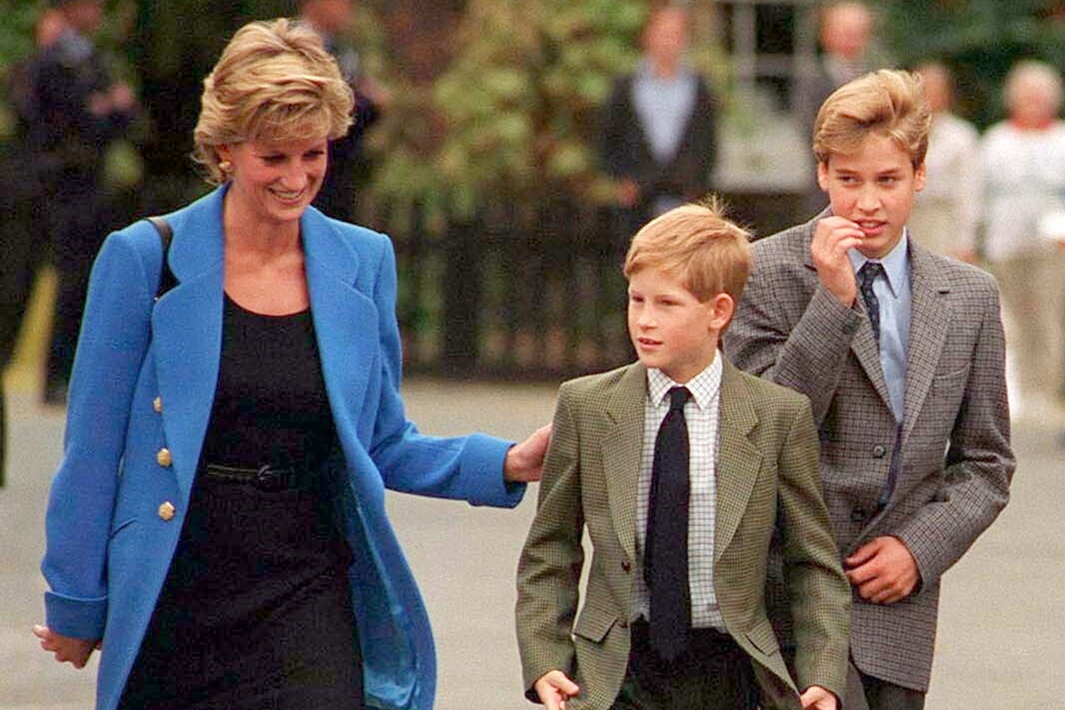 Príncipe William quer restaurar título perdido pela princesa Diana