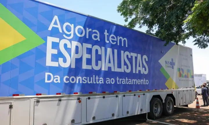 Programa Agora Tem Especialistas inaugura carreta de saúde da mulher em Manguinhos