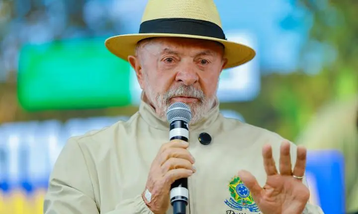 Planalto debate afastar ex-assessor de Lula de campanha após suspeita