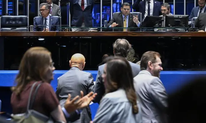 Senado federal votará o fim da escala 6x1 após as eleições, diz Alcolumbre