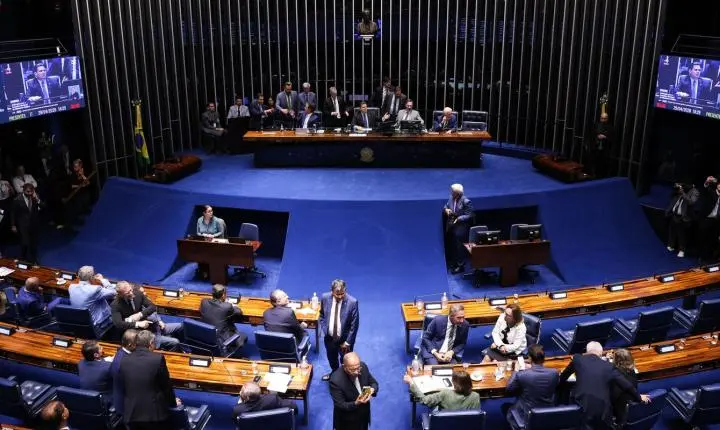 Alcolumbre adia análise da PEC que visa extinguir a escala 6x1 no Senado