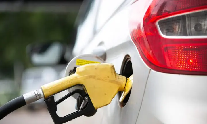 Alta do petróleo desafia subsídio ao diesel do governo antes do 1º turno