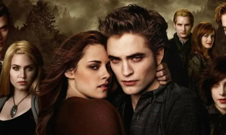 Saga crepúsculo: amanhecer partes 1 e 2 retornam aos cinemas do brasil em agosto