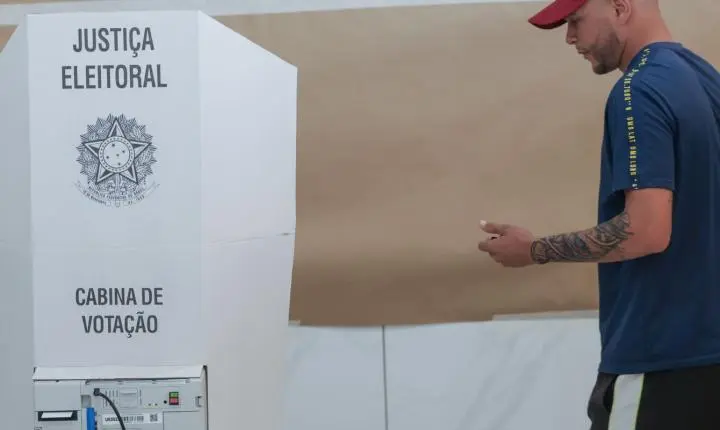 Uso de colinha para votar evita erros nas urnas e garante voto correto