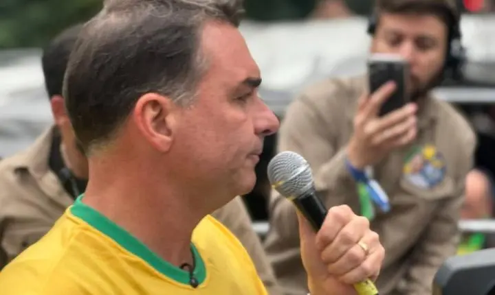Comício de Flávio Bolsonaro no 7 de Setembro atrai público abaixo do esperado em SP