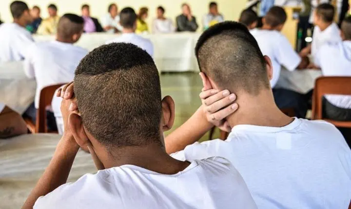 Pesquisa Datafolha: apoio à punição de adolescentes como adultos atinge 70%