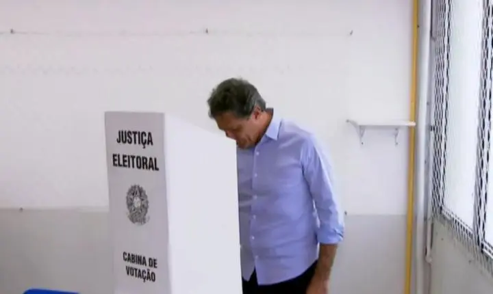 Fernando Haddad vota na capital paulista após agenda com Lula
