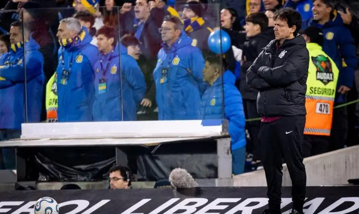 Fernando Diniz lamenta saída de Memphis após empate do Corinthians