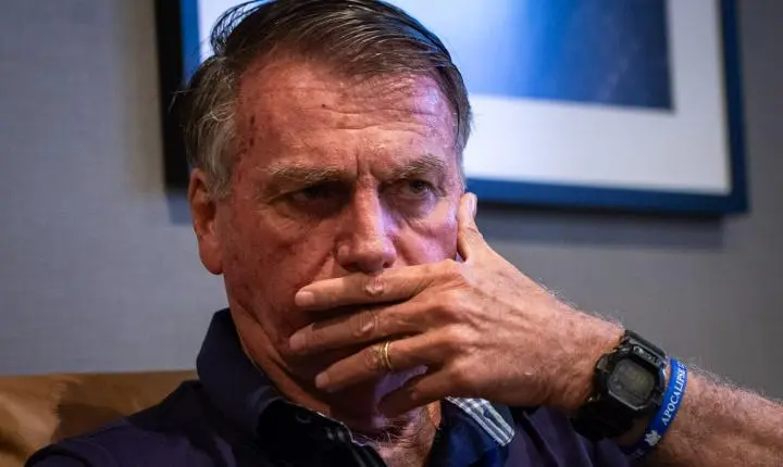 Exército entrega seis armas de Bolsonaro à PF após determinação de Moraes