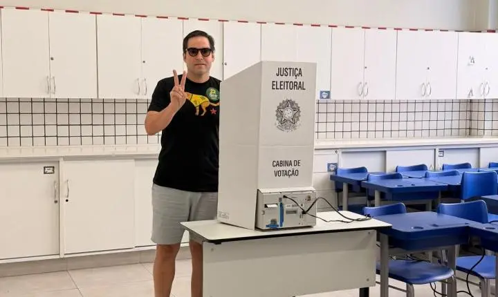 Após votar no Lago Sul, Robério Negreiros reafirma apoio a Celina e Flávio Bolsonaro