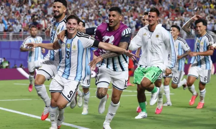 Argentina supera drama e elimina Suíça com golaço de Julián Álvarez, avançando à semifinal