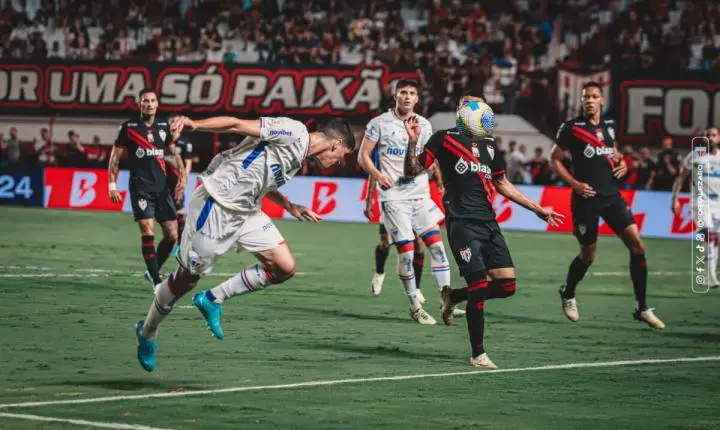 Atlético-GO estreia Roger Silva contra o Fortaleza, que lida com cinco titulares pendurados na Série B