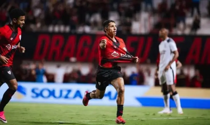 Atlético-GO vence Ceará no Accioly mesmo com expulsão e se aproxima do G6 da Série B