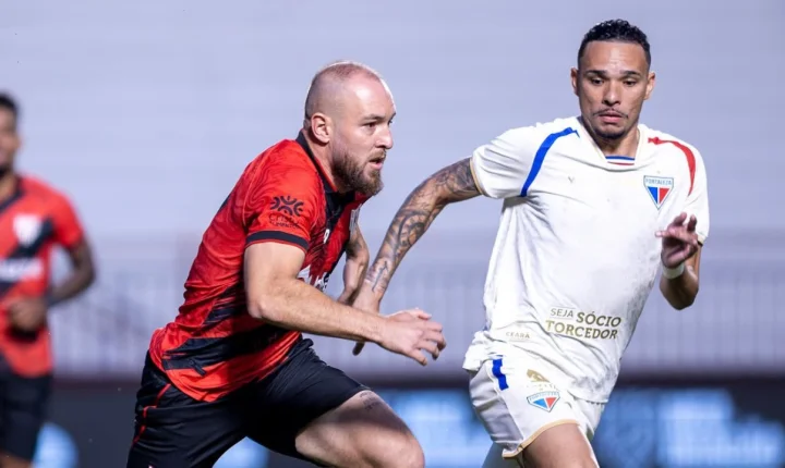 Atlético-GO conquista vitória sobre o Fortaleza na Série B, superando a expulsão de Gustavo Coutinho