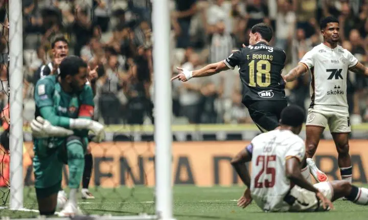 Atlético-MG vence o Vitória pelo Campeonato Brasileiro e chega a 13 jogos invicto