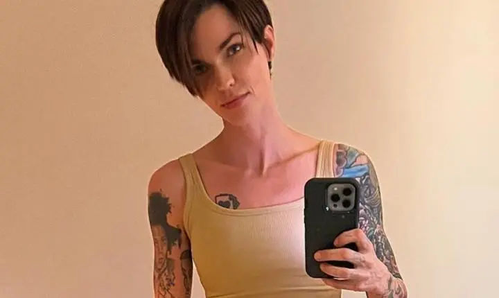 Ruby Rose, estrela de Batwoman, sofre acidente doméstico e fratura costelas
