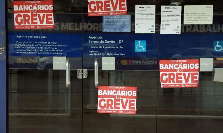 Trabalhadores rejeitam proposta e mantêm greve na Caixa por tempo indeterminado
