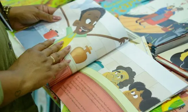 A Bienal nas Escolas impulsiona a leitura no Rio de Janeiro com temática da Copa do Mundo