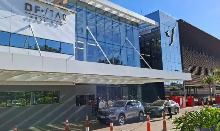 Jair Bolsonaro é hospitalizado em Brasília para cirurgia no ombro