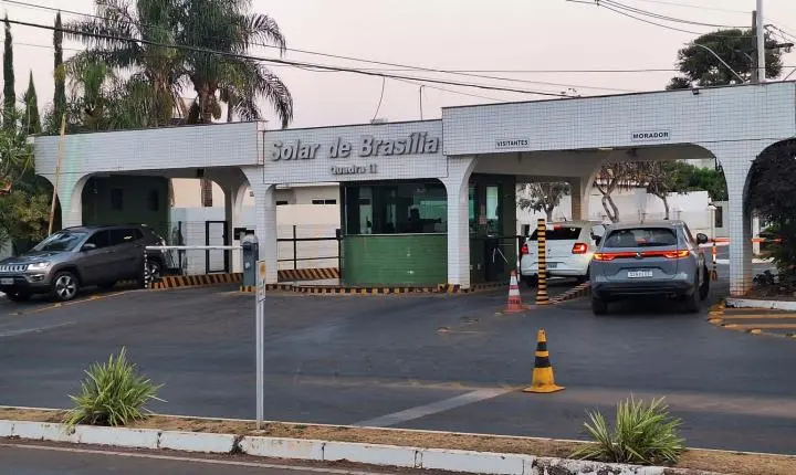 Defesa de Bolsonaro solicita ao STF permissão para receber Javier Milei em prisão domiciliar