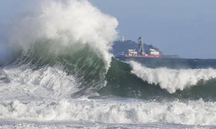 Bombeiros do Rio de Janeiro registram mais de 8 mil resgates no mar em 2024