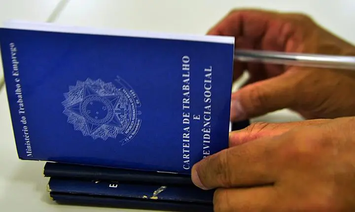 Criação de empregos formais desacelera e Brasil abre 58,5 mil vagas em julho
