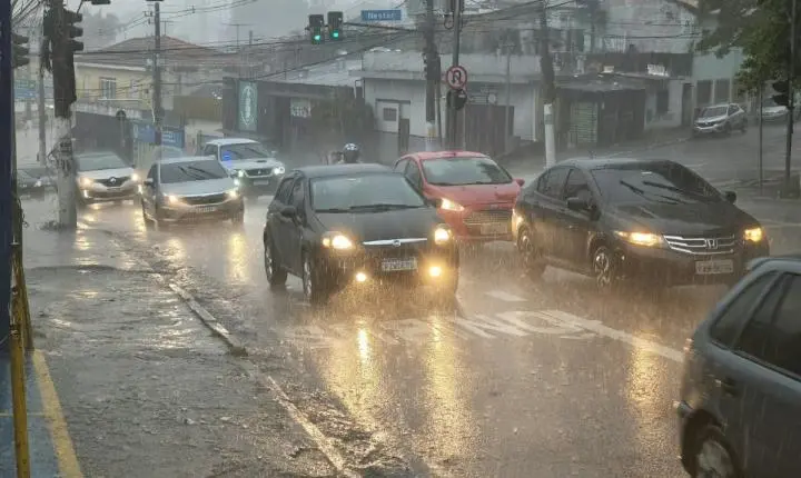 Alerta de chuvas no Centro-Sul indica acúmulo de até 300 mm e inundações