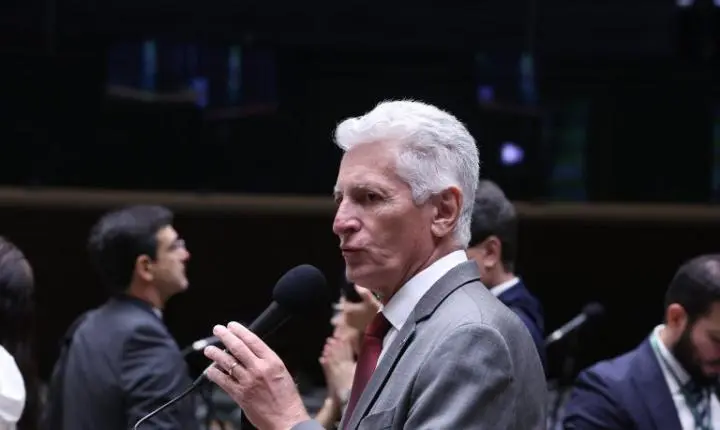 Câmara aprova novas universidades federais em Minas e no Rio