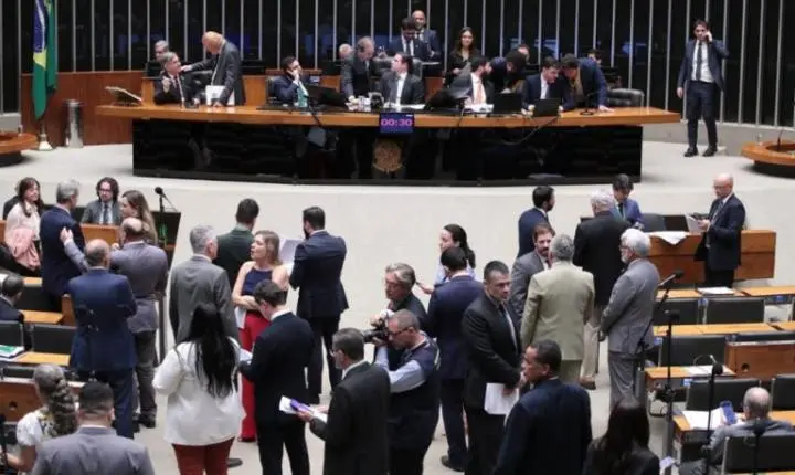 Câmara aprova nova regra para reajuste do piso salarial de professores da educação básica