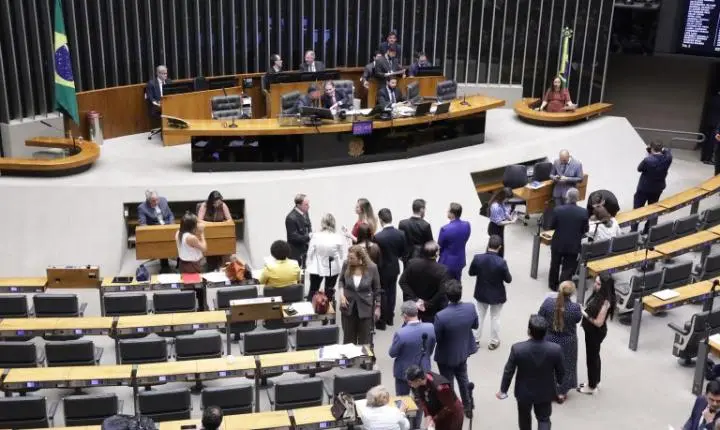 Câmara dos Deputados aprova mudança em cargos na Justiça do Trabalho de Goiás