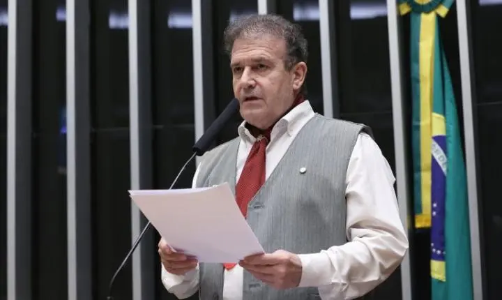 Câmara aprova projeto que cria o título <strong>Cidade Amiga do Idoso</strong> para reconhecer <strong>políticas públicas</strong> em prol das <strong>pessoas idosas</strong>