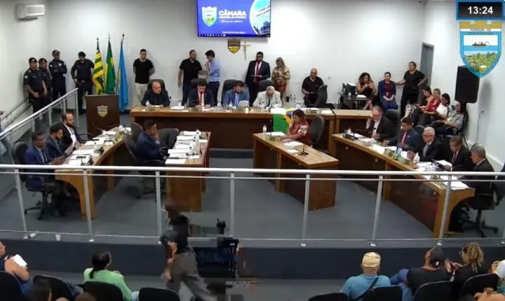 Câmara de Formosa aprova investigação de cassação contra Simone Ribeiro