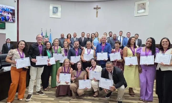 Câmara municipal de Luziânia realiza sessão solene para homenagear professores
