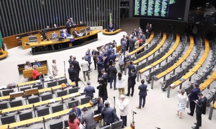 Câmara dos Deputados pode votar projetos de saúde, incluindo política para transtornos do neurodesenvolvimento