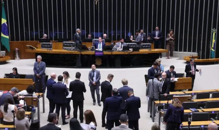 Câmara pode votar nesta terça MP que isenta taxa em compras internacionais