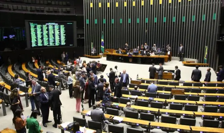 Câmara dos Deputados analisa proposta que integra exames da rede privada ao SUS