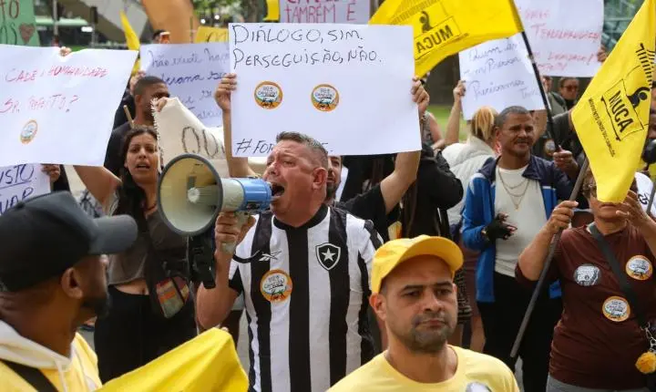 Camelôs protestam no Rio contra programa de ordenamento urbano da prefeitura
