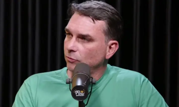 Flávio Bolsonaro aciona a Justiça por suposta propaganda eleitoral antecipada de Lula