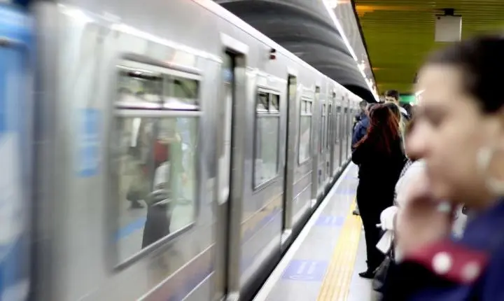 Caos no metrô afeta três linhas na manhã desta sexta-feira