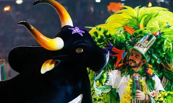 Boi Caprichoso vence o Festival de Parintins por pequena margem contra o Garantido