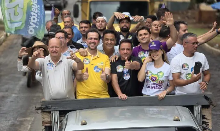 Célio Silveira e Wilde Cambão fazem carreata em Luziânia para fechar campanha