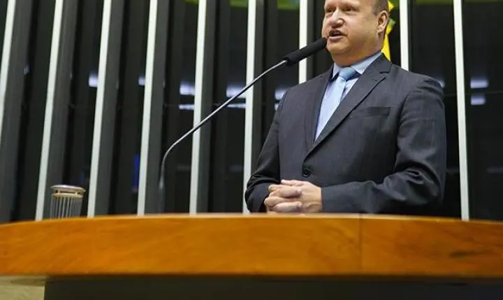 Célio Silveira lidera pesquisa para deputado federal em Luziânia com 36,9%, aponta IGAPE