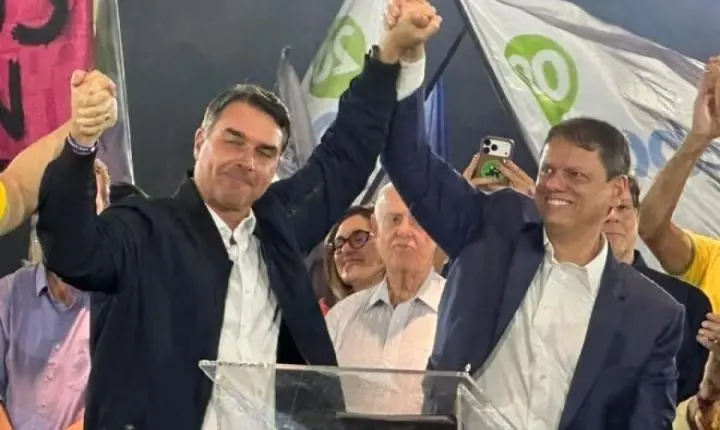 Tarcísio de Freitas articula grande aliança enquanto Flávio Bolsonaro fica isolado