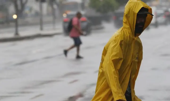 Rocinha enfrenta volume de chuva que supera o dobro da média de junho