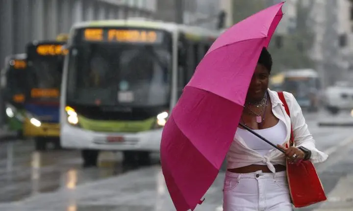 Chuva no Rio de Janeiro força cancelamento de show prévio à transmissão de jogo do Brasil